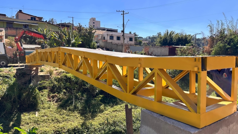 Itaúna finaliza nova passarela após 4 anos sem acesso para moradores